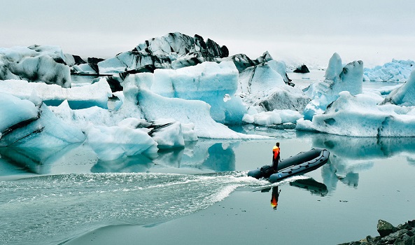 El lago de glaciares Jökulsárlón en Islandia continúa creciendo a medida que el glaciar con el mismo nombre se derrite.